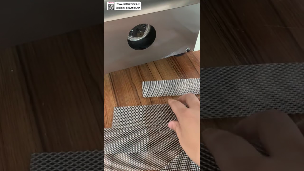 เครื่องตัดตาข่ายสแตนเลสแบบแม่นยำ ผลิตแผ่นเรียบเนียน
