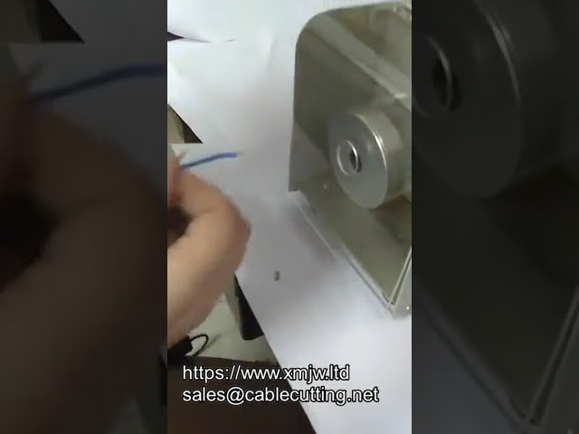 เครื่องปอกและบิดสายไฟอัตโนมัติ ปอกได้ยาวสูงสุด 20 มม.